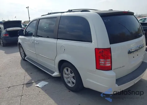 2010 Chrysler Town & Country Touring z USA, uszkodzony, nr VIN 2A4RR5D14AR133746